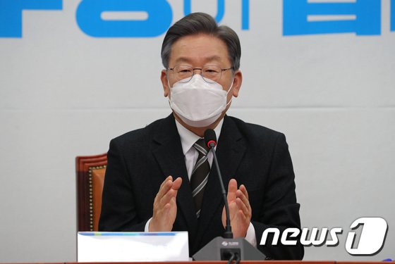 이재명, 文 자리 비웠는데 코로나 성명 발표?…’이미 당청 교감’