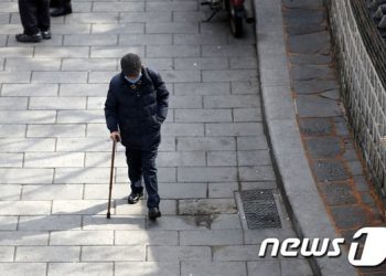 차기정부 초고령사회 진입…”복지 쏟아붓기식 저출산정책 재편해야”