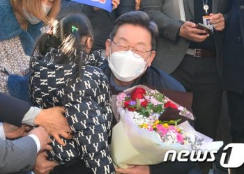 이재명·윤석열, ‘경제’ 행보…현경연·여성경제인협회 찾는다