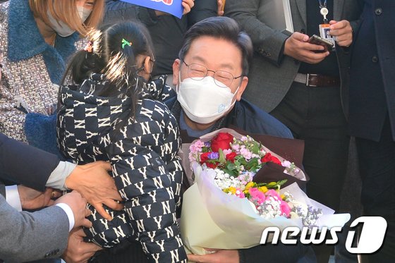 이재명·윤석열, ‘경제’ 행보…현경연·여성경제인협회 찾는다