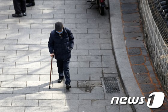 차기정부 초고령사회 진입…”복지 쏟아붓기식 저출산정책 재편해야”