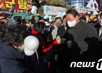 윤석열, 주한·주북 영국대사 접견…당 상임고문단 오찬