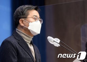 김동연측 “이재명·윤석열, 대통령후보 사퇴하고 가정부터 살펴라”