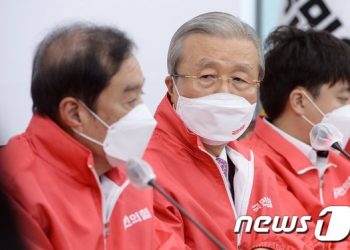 ‘공약 혼선 차단·창구 단일화’ 나선 김종인…비대해진 선대위 군기잡기