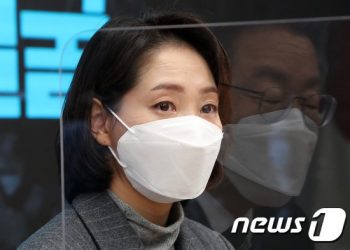 조동연 ‘사퇴 암시’에 민주 “확인중” 당혹…경찰 신고 접수도