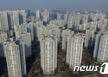 중장년층 60% 소득 3천만원도 안 돼…유주택자 은행빚은 1억 육박