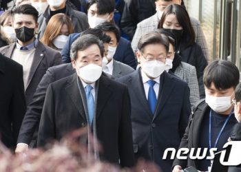‘반사이익 넘어’ 李, 연말 골든크로스 기대감…정책 강화·이낙연 등판