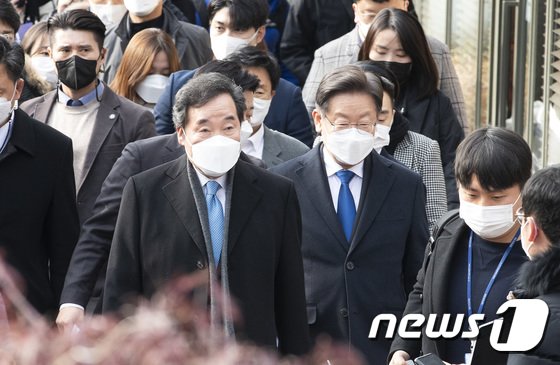 ‘반사이익 넘어’ 李, 연말 골든크로스 기대감…정책 강화·이낙연 등판