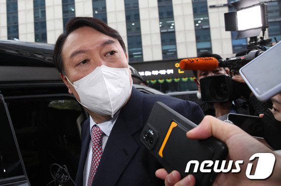전격 사과냐, 팩트 체크냐…尹 ‘배우자 리스크’ 해법 놓고 ‘끙끙’