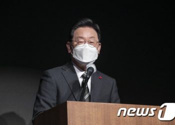 尹 거부에 ‘말랑한 토론’ 틈새 노리는 이재명