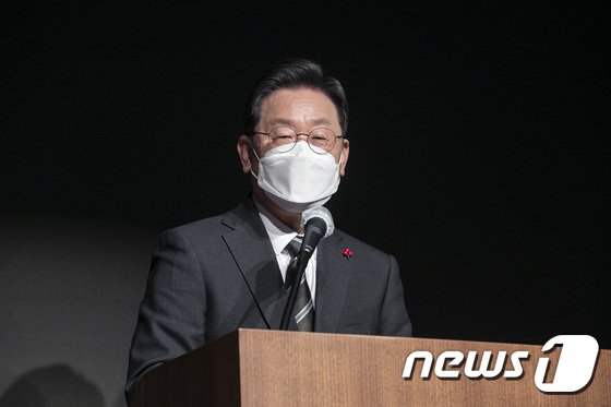 尹 거부에 ‘말랑한 토론’ 틈새 노리는 이재명