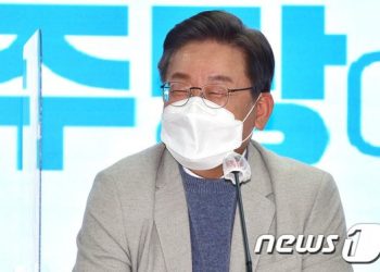 이재명 2박3일 전북 ‘매타버스’…가맥집서 2030 쓴소리 듣는다
