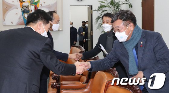 여야, 특검 이견에 ’30일 본회의’ 평행선…단독 소집 가능성도