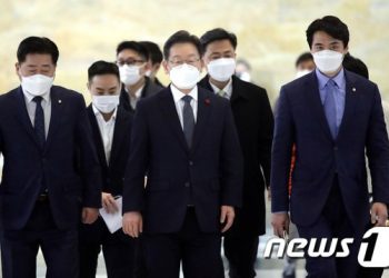 이재명, 열린민주당 토크콘서트 참석…’통합·개혁 힘 싣기’