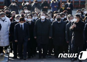 “삼류 바보·미친사람들” 더 거칠어진 尹… ‘심판론’ 앞세워 정권교체 공세