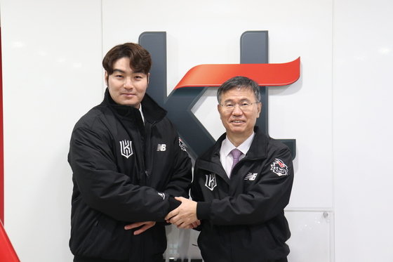 박병호 품은 이강철 KT 감독 “타선 무게감 달라져…와서 잘해줬으면”