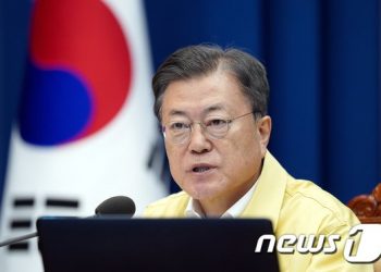 文대통령, 오늘 한 달 만에 국무회의…방역·경제·예산안 언급 주목