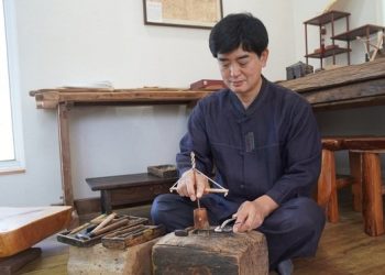 국가무형문화재 ‘윤도장’ 보유자로 김희수씨 인정…부친 잇다