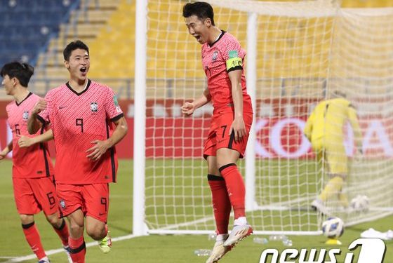 한국 축구, 올해 마지막 FIFA 랭킹서 33위…아시아서 3번째