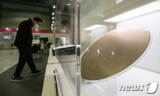 호황 지속되는 반도체 시장…10월 전세계 매출 24% 증가