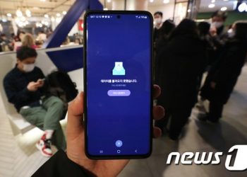 방역패스 먹통, 사전예약 사태 판박이…정책 신뢰감 ‘흔들’