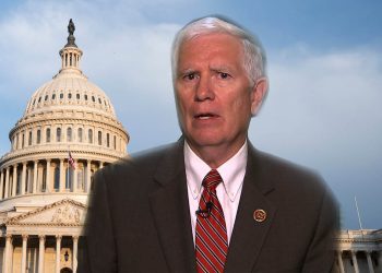 모 브룩스 연방하원, 불법 외국인 정착 거부권 법안 발의