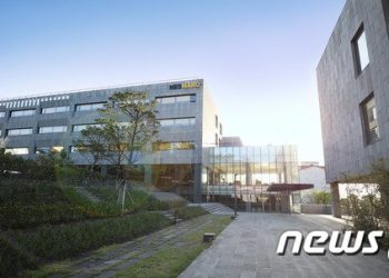 네오플서 게임 업계 첫 정년퇴직자…”업계의 큰 희망” 응원 릴레이