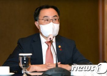 정부, 사우디서 ‘대형 원전’ 수주 의지 표명…신에너지 협력 제안도