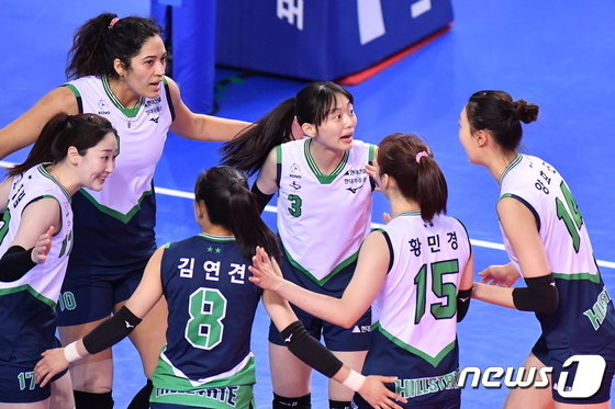 ‘야스민 27점’ 현대건설 9연승 질주…IBK기업은행은 8연패
