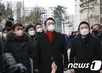 ‘원팀’ 완성한 尹, 대장동 원주민 만나 ‘反이재명’ 전략 속도
