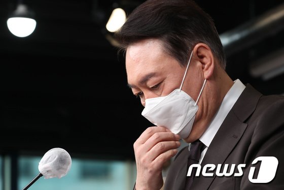 윤석열은 사과·당은 법적대응…’김건희 리스크’ 투트랙 전략