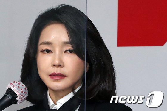김건희 ‘2월초 등판’ 초읽기…사과문 발표 후 ‘독자 행보’ 예상