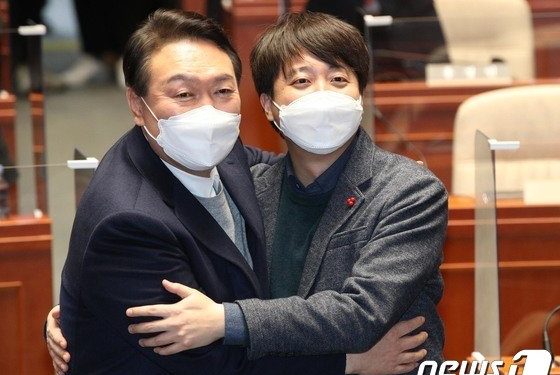 손잡은 尹·李, 반등 모멘텀 만들까…’원팀’ 완성했지만 변수도 상존