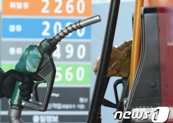 ‘유가 100달러 돌파’ 韓 경제에 경고음…물가·성장률 위험