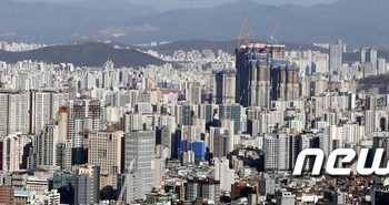 20개월만에 ‘서울집값’ 내림세…”대세하락 시작” vs “조정국면 불과”