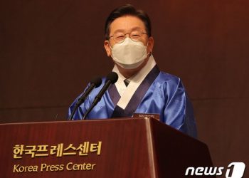 李 ‘일자리·여성·가족’ 공약 발표…소상공인 만나 ‘추경’ 의지 재확인