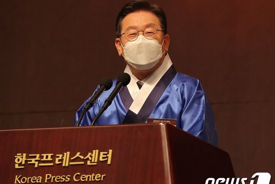 李 ‘일자리·여성·가족’ 공약 발표…소상공인 만나 ‘추경’ 의지 재확인