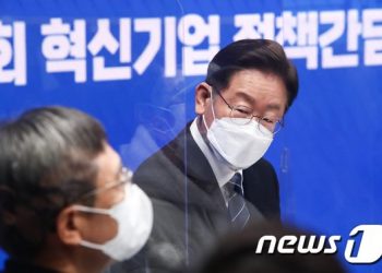 ‘신중 또 신중’ ‘부자 몸조심’ 與와 이재명…野 갈등 봉합 예의주시