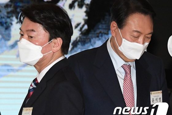 예상 밖 ‘양자 토론’ 고집하는 尹…”굳이 安에 반등 기회를” 판단