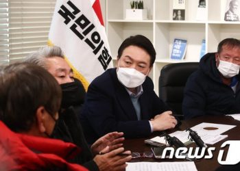 이준석 품은 尹 “여성가족부 폐지” 선언…1시간만에 댓글 1700개