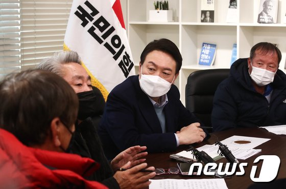 이준석 품은 尹 “여성가족부 폐지” 선언…1시간만에 댓글 1700개