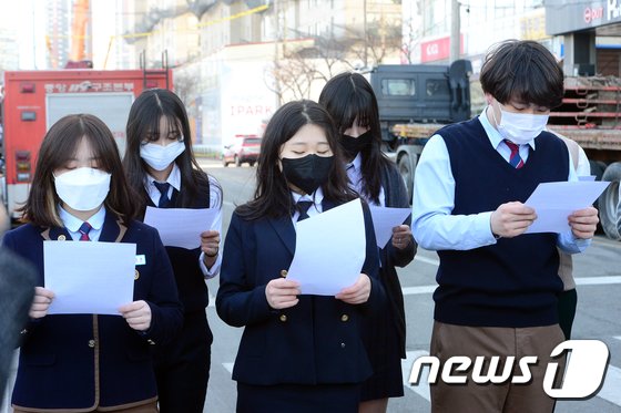 고1도 정당 가입 가능 ‘너무 빠르다?’…해외선 어떨까