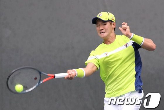 테니스 간판 권순우, 새해 첫 경기 승리…日 니시오카 제압