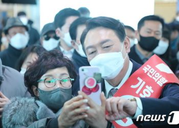 윤석열, PK 지지층 결집 2일차…선대위 필승결의대회 참석