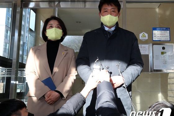 ‘칩거’ 나흘째 심상정…정의당, 지지율 쇼크 돌파구 찾나