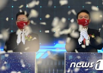 “지금까지 이런 대선은 없었다”…이재명·윤석열, ‘게임 공약’ 쏟아낸다