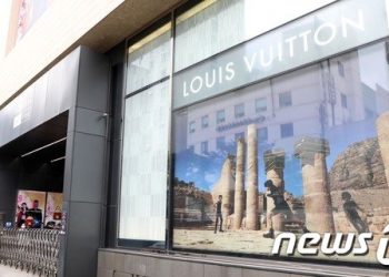 루이비통, ‘철수’ 으름장에 면세업계 ‘매출 급감’ 전전긍긍