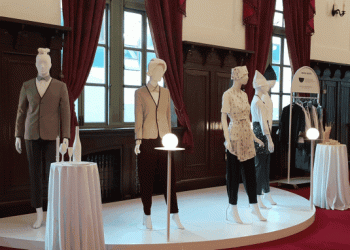 中 ‘한복공정’에 맞선다…일상 속 한복근무복·한복교복 전시