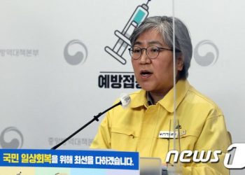 정은경 “출입명부 큐알코드 잠정 중단 검토…방역패스 기능은 활용”