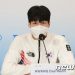 비로소 웃은 황대헌 “치킨 연금 진짜인지 확인하고 싶어요”